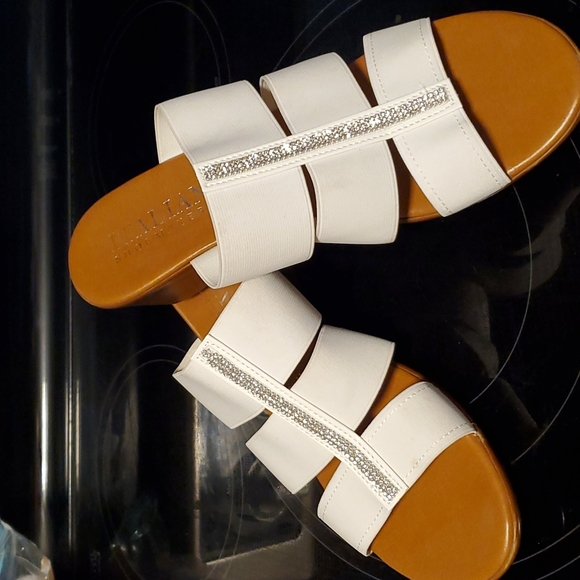 Italian Shoemakers Shoes - Italian Shoemakers brand sandals.